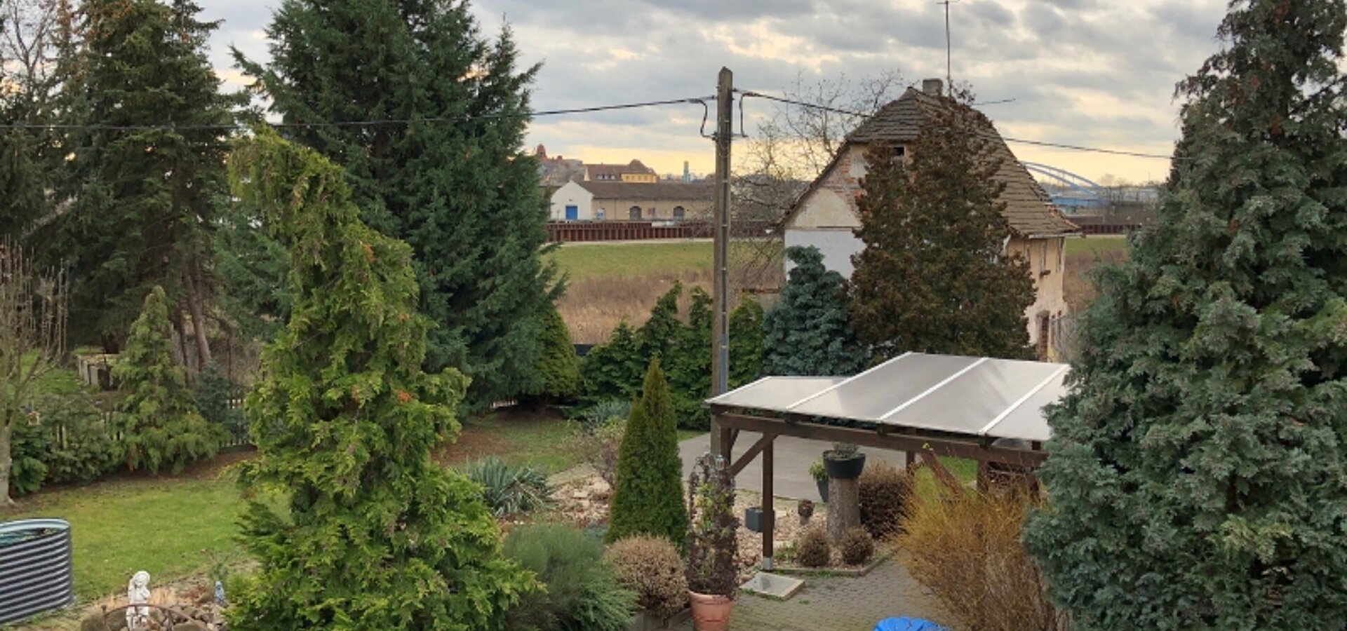 Blick zum Hafenbecken