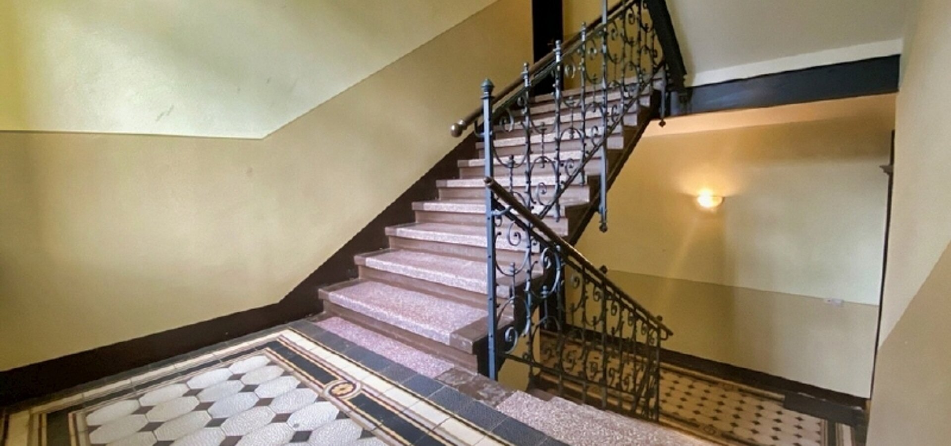 gepflegtes Treppenhaus