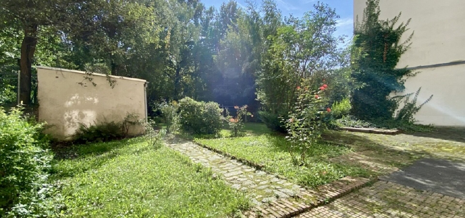 Gemeinschaftsgarten Hausrückseite