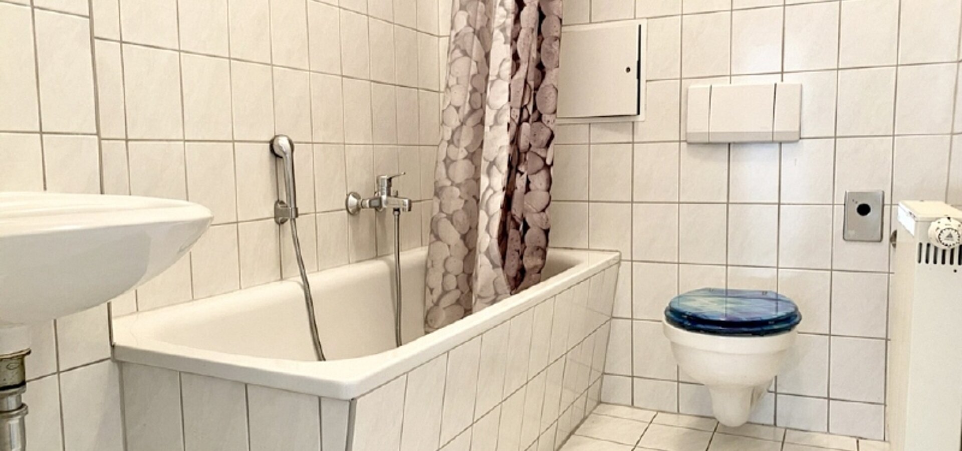 innenliegendes Bad mit Wanne