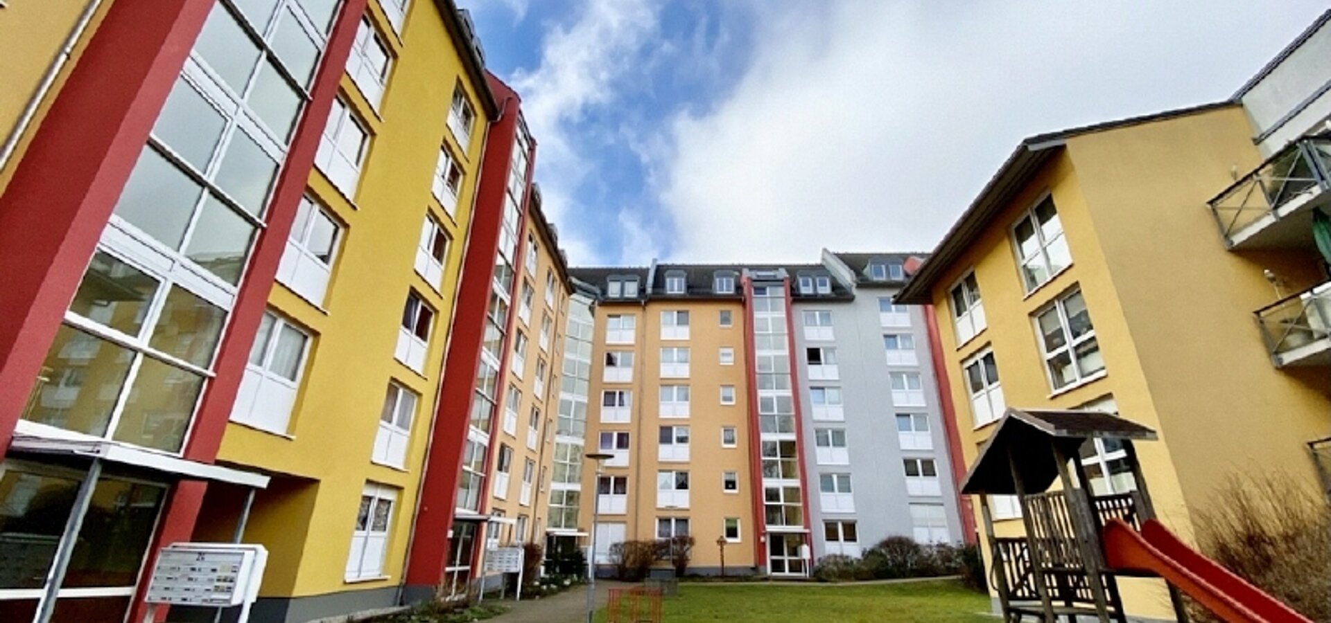 Hausansicht und Umfeld