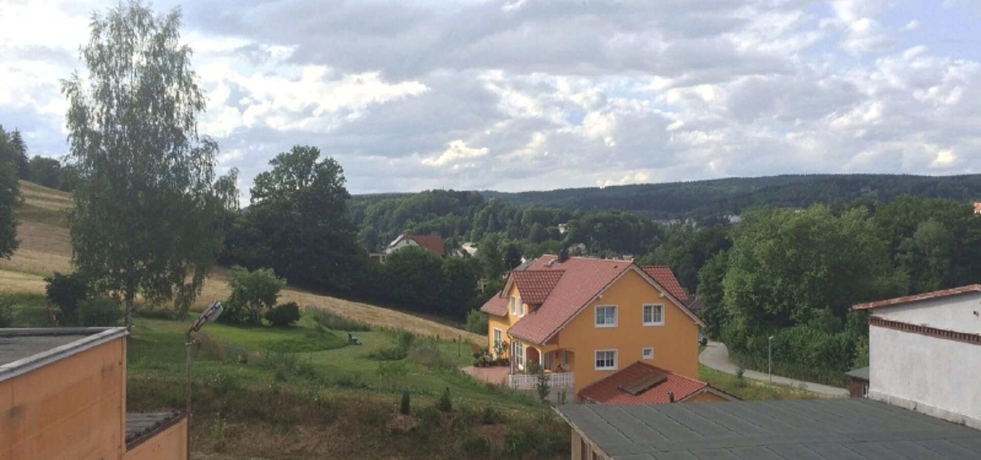 Blick nach Nordost zur Stadt
