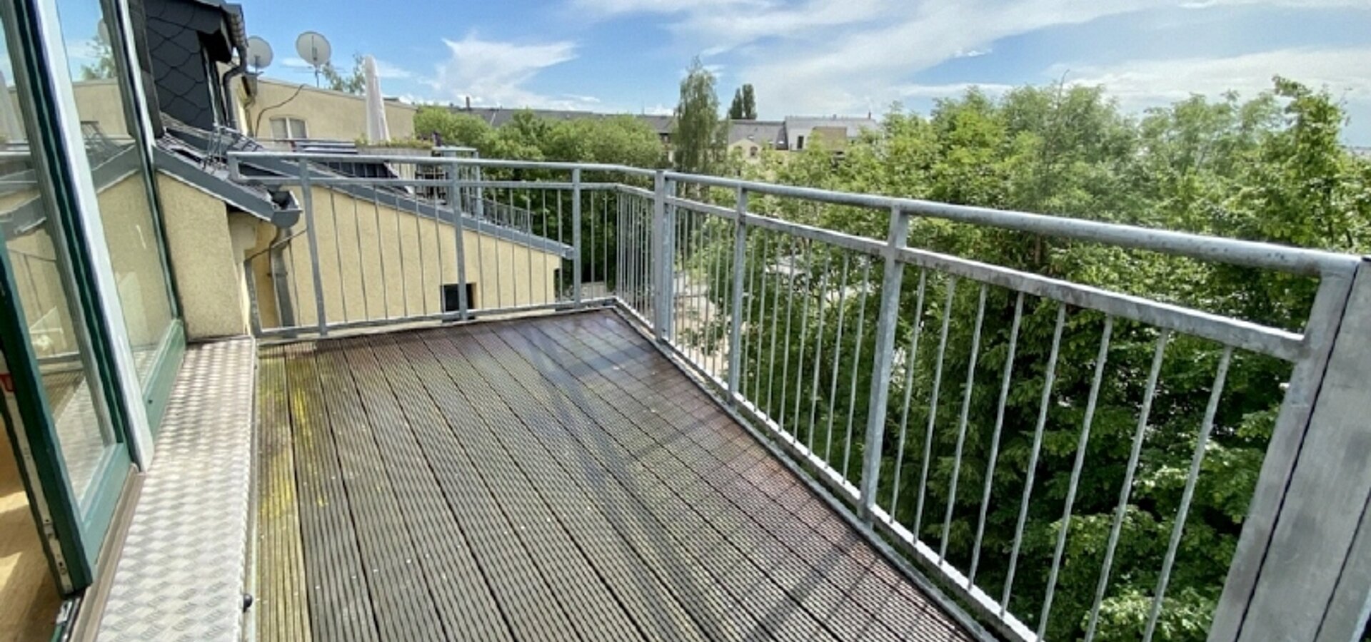 sonniger Dachbalkon