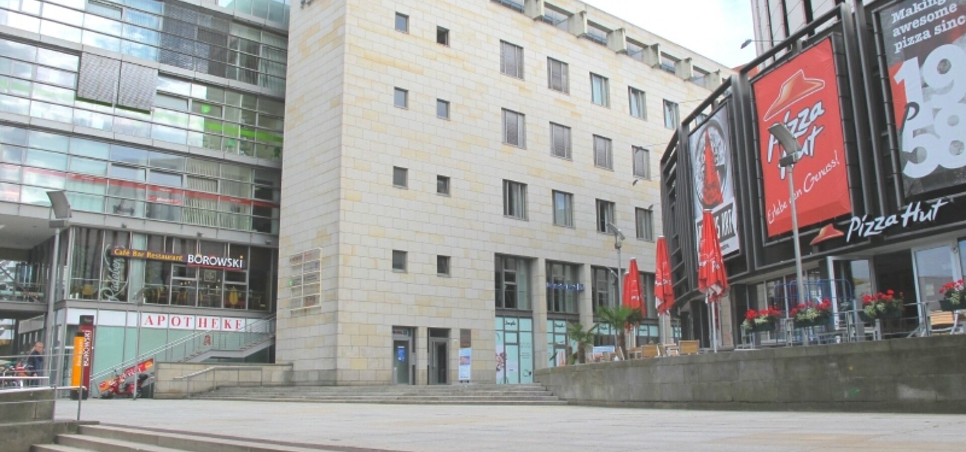 modernes Wohn- und Geschäftshaus
