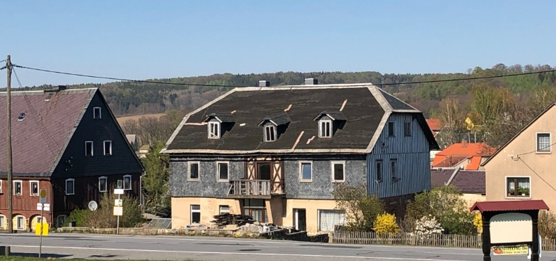 Bushaltestelle vorm Haus!