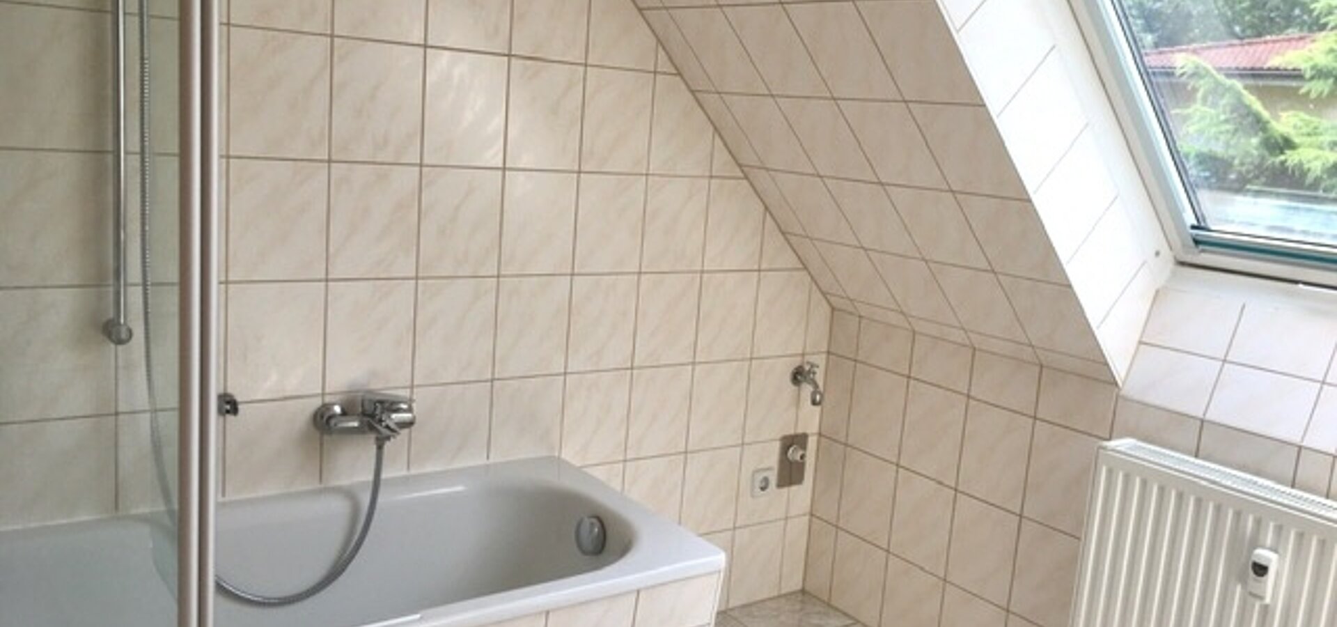 Bad mit Wanne