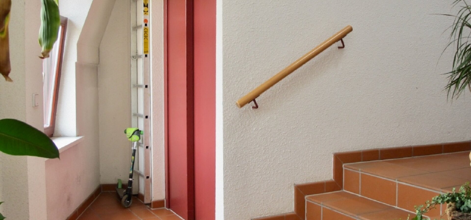 Treppenhaus mit Lift