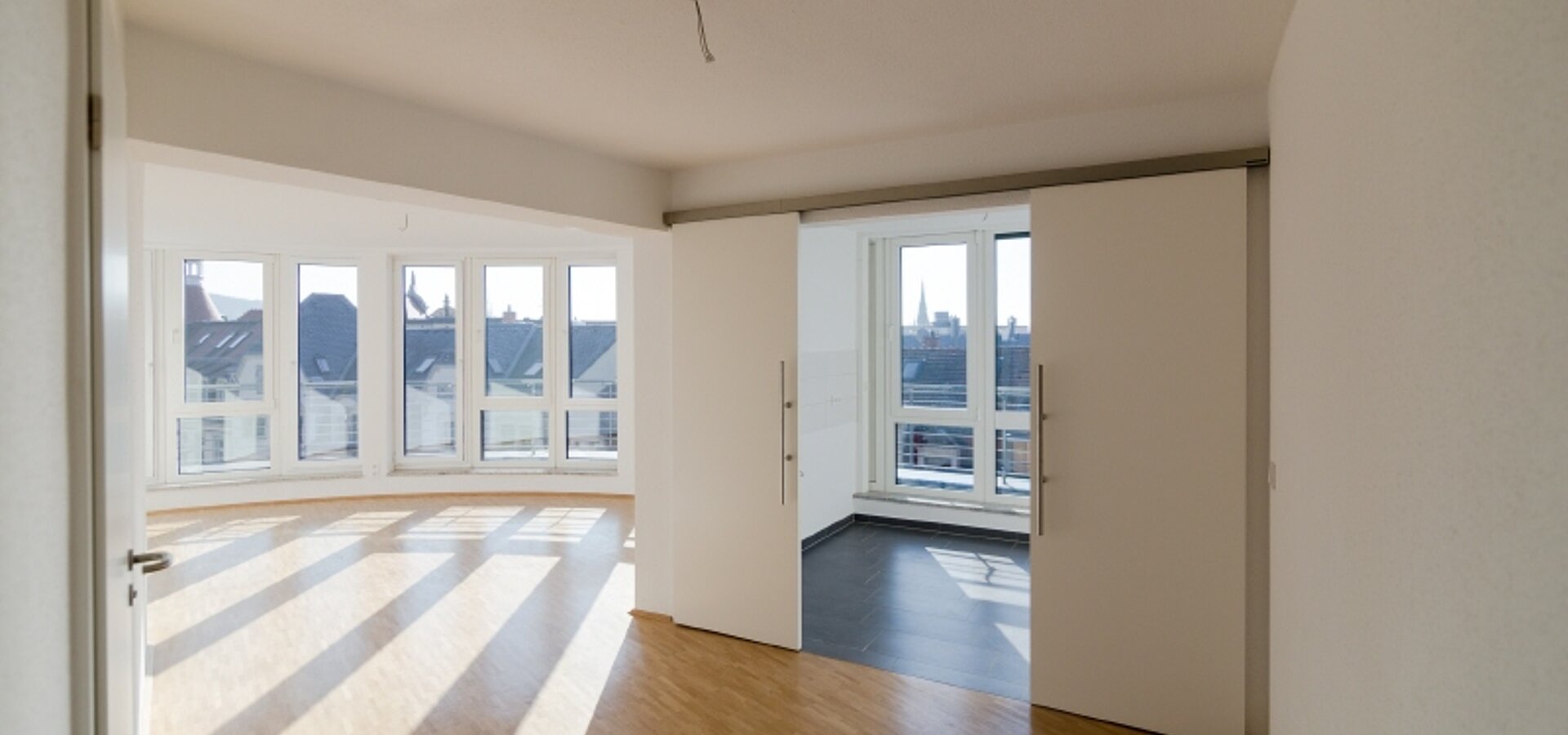 Blick Richtung Wohnraum und Küche