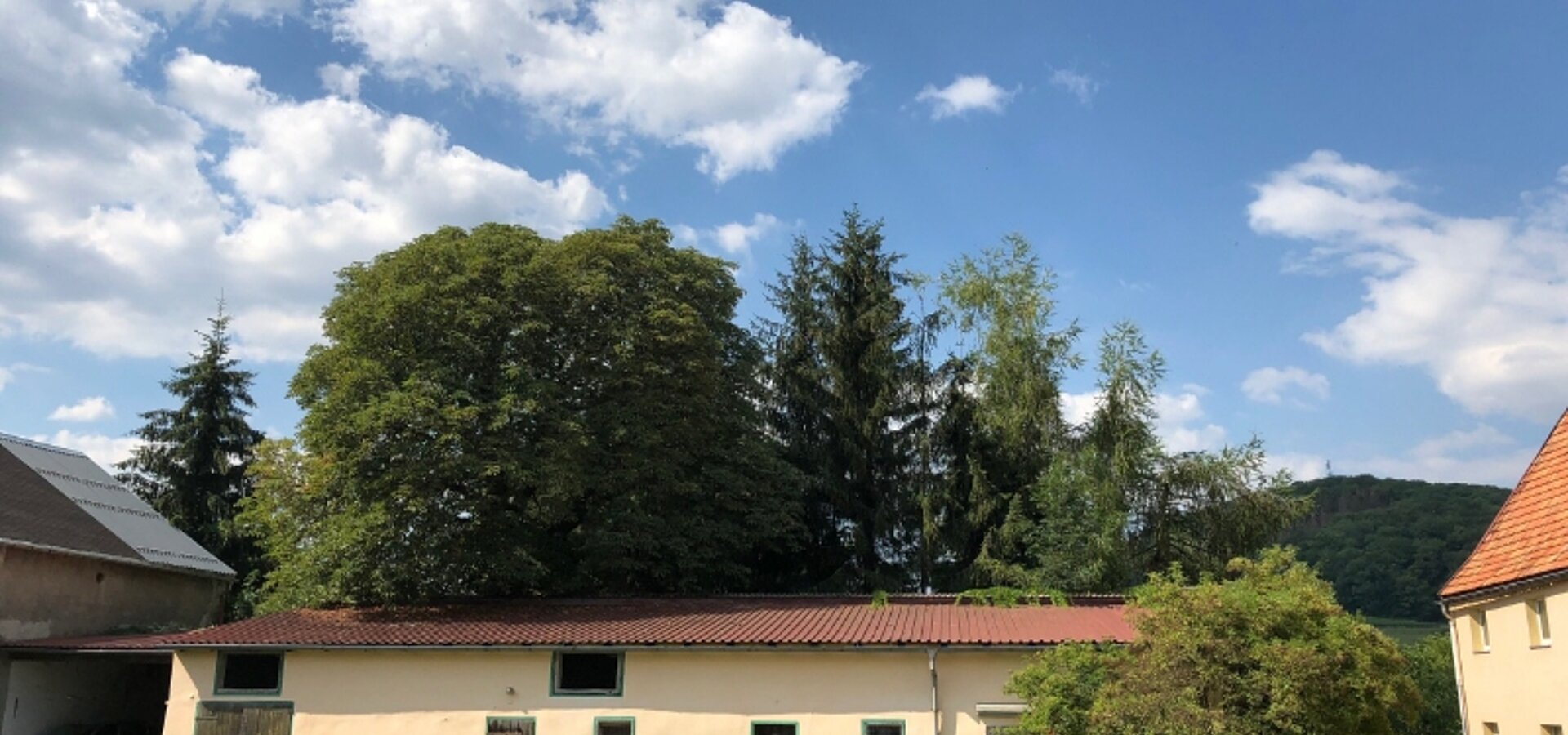 Werkstatt- und Stallgebäude auf West
