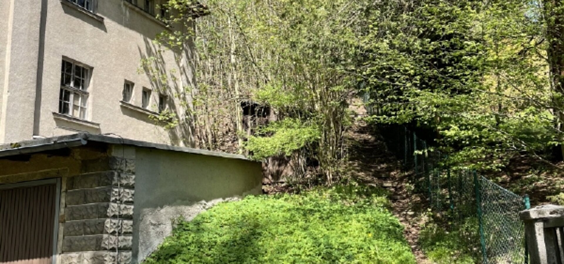 öffentlicher Wanderweg auf Südost