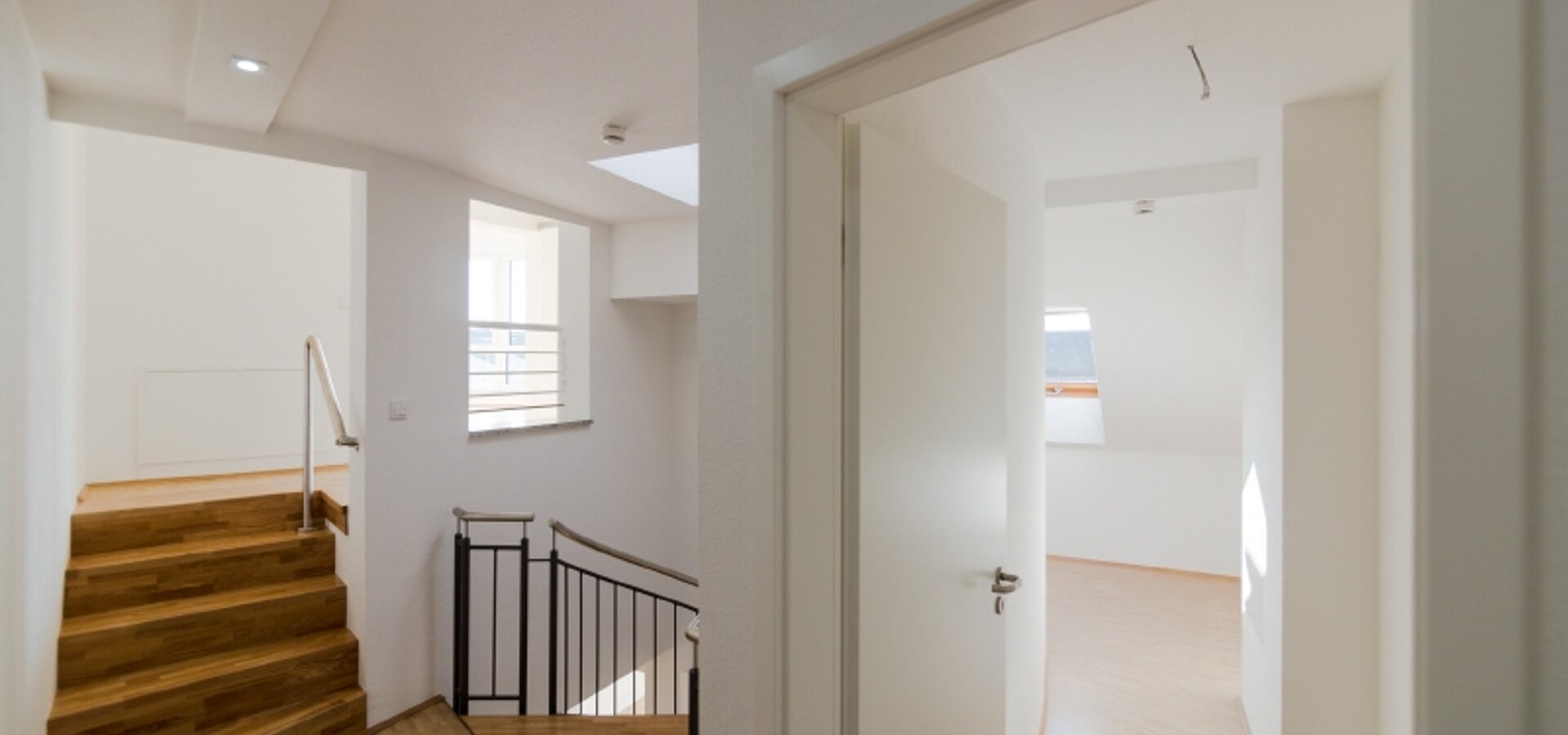 halbe Etage - Blick zum Arbeitszimmer
