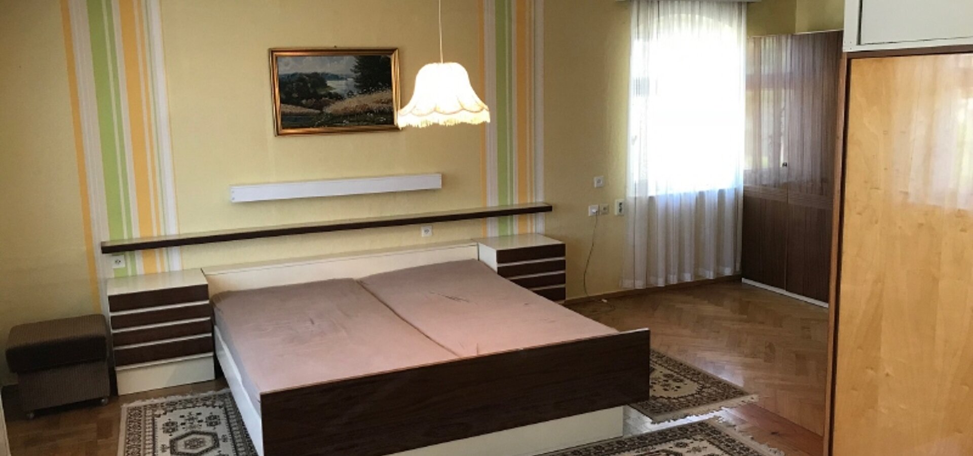 von da zum Schlafzimmer