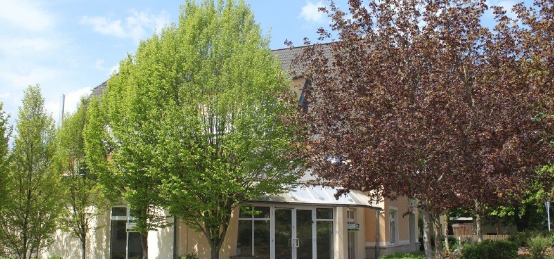 Außenansicht Wohn- und Geschäftshaus