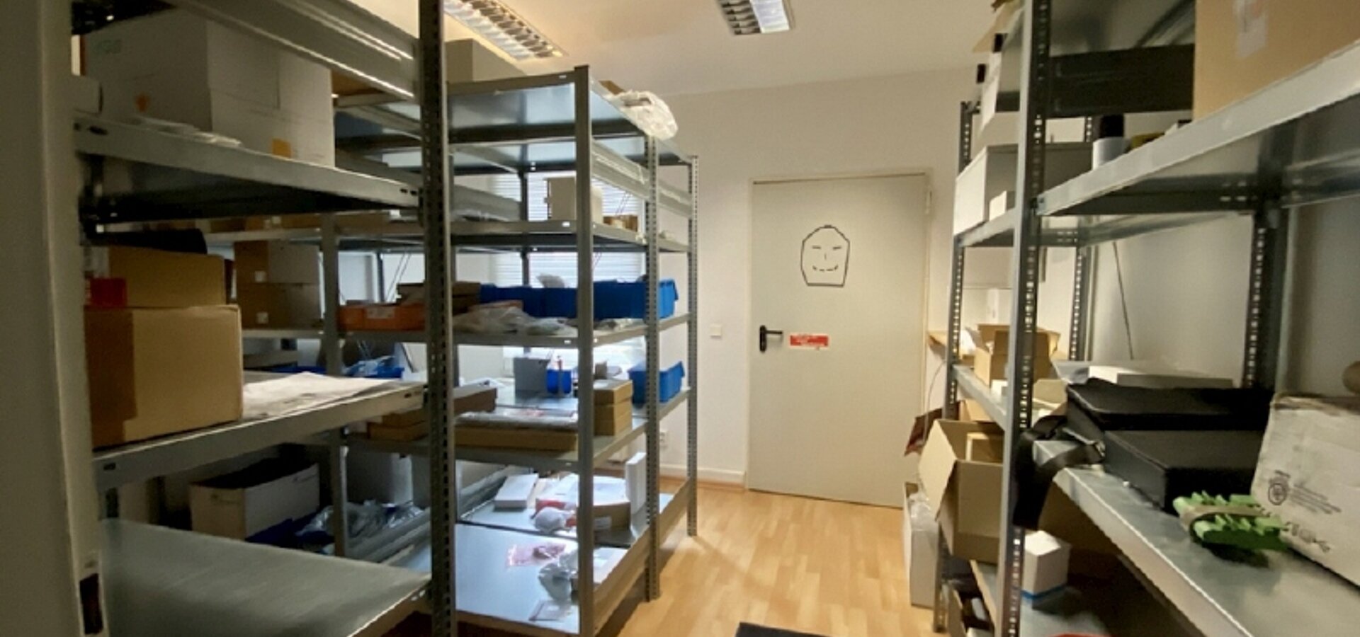 EG Büro mit Zugang Lager