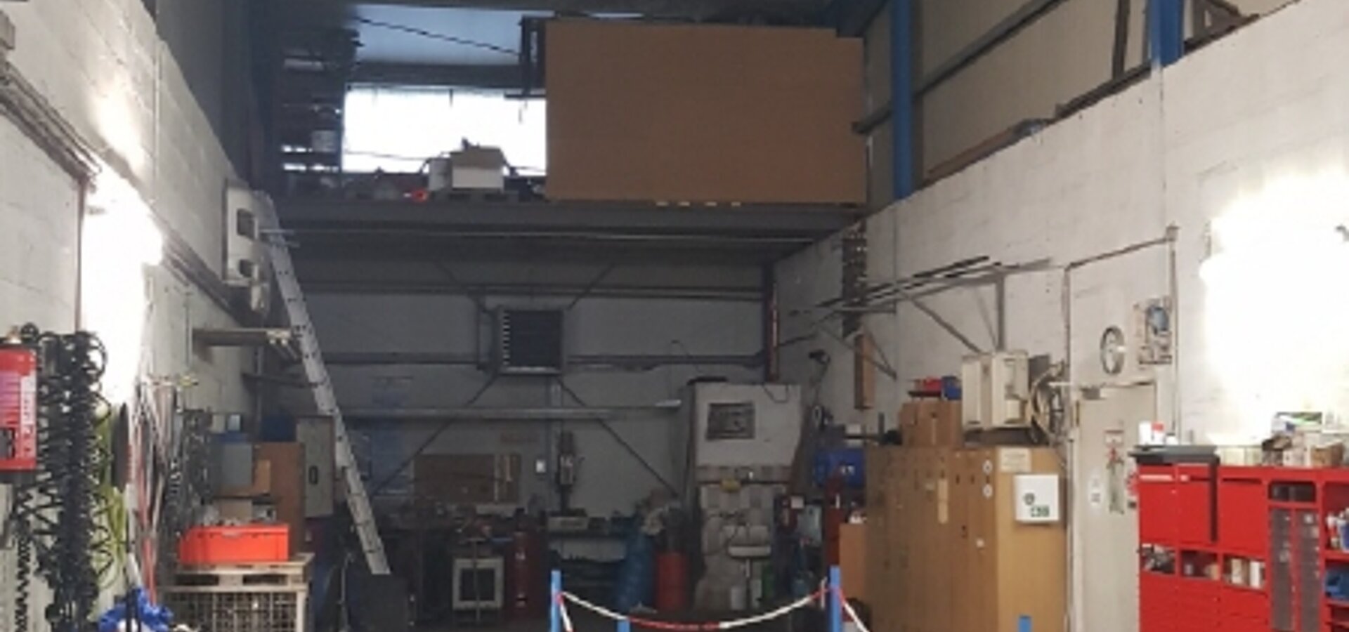 Werkstatt mit Grube