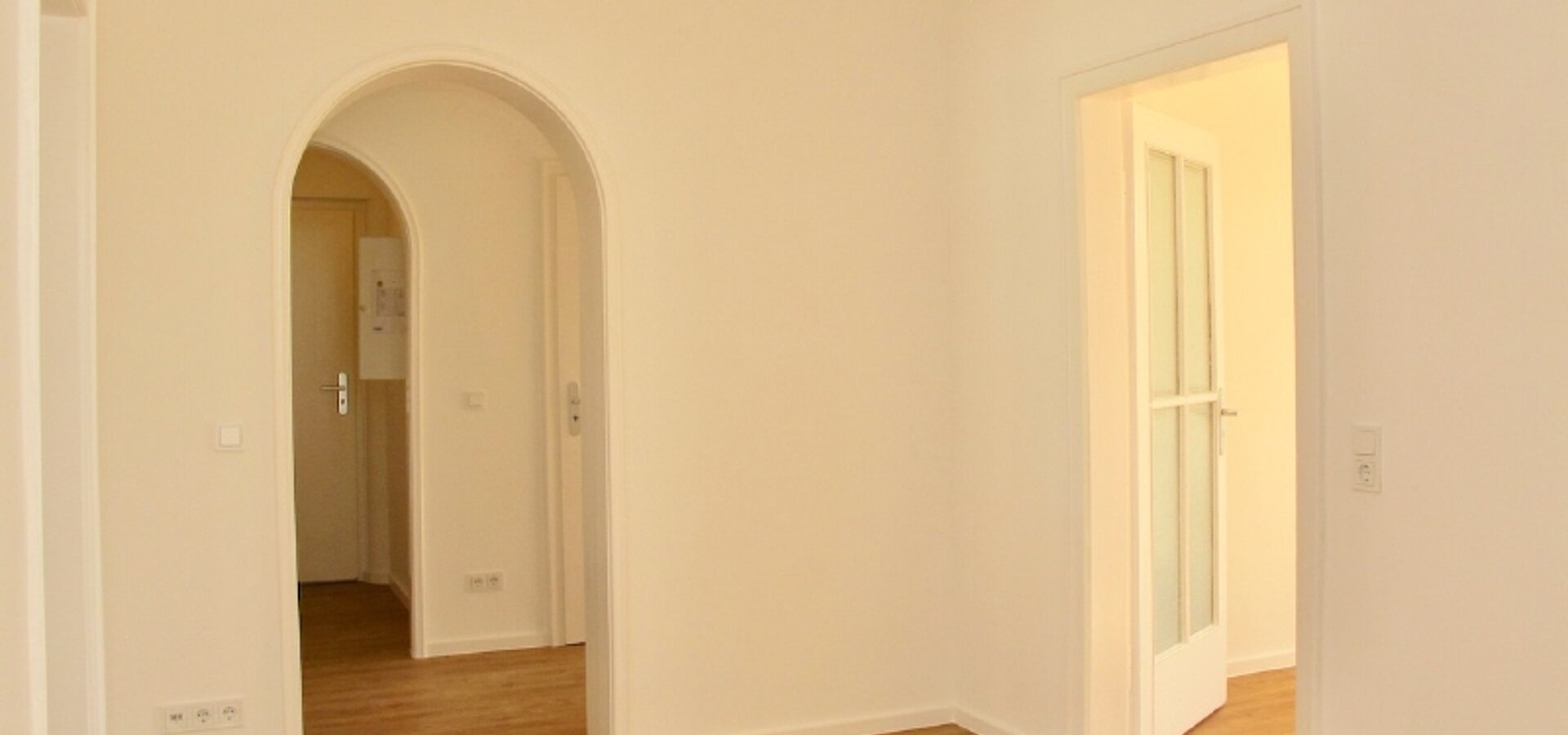 6 Diele mit Rundbogen