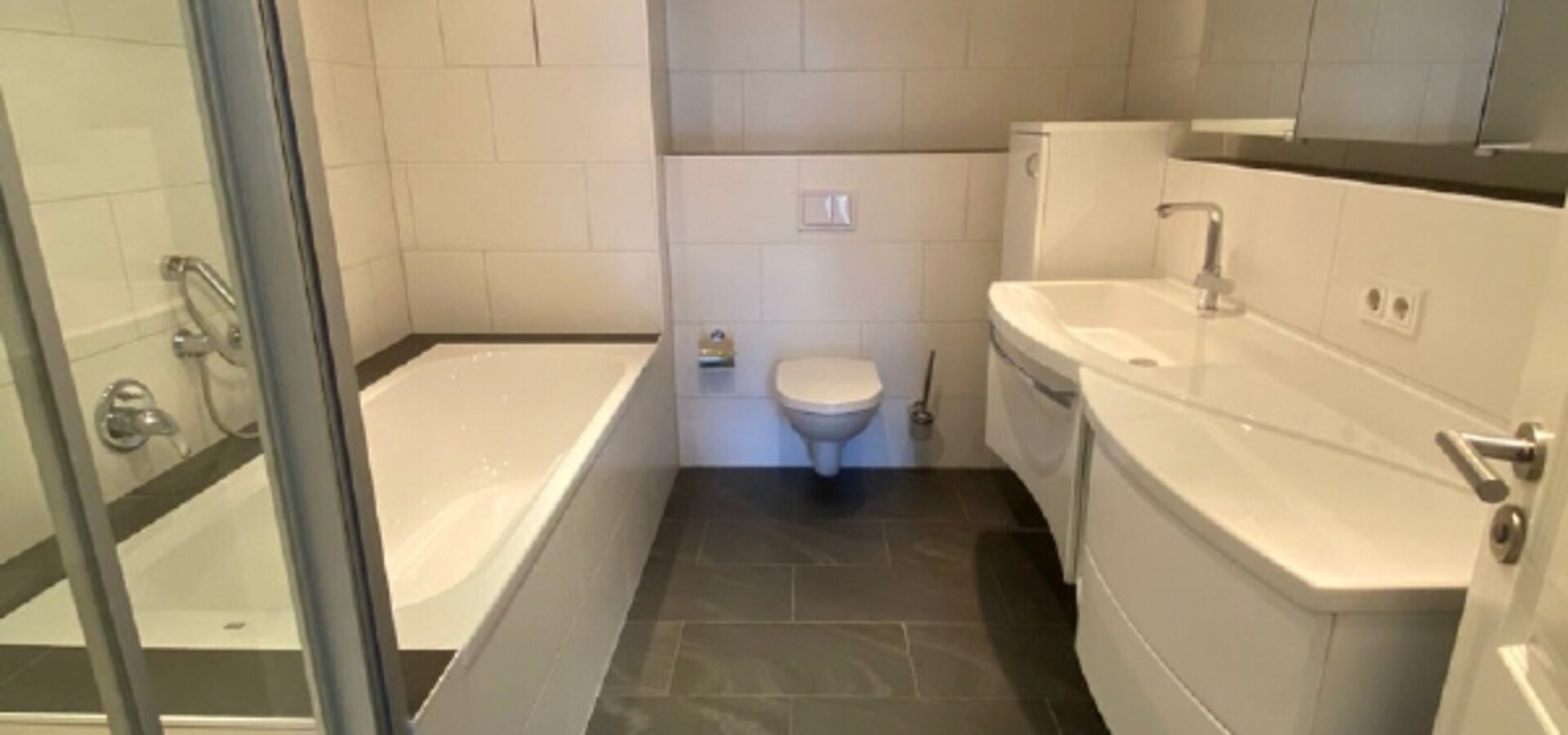 Bad mit Wanne