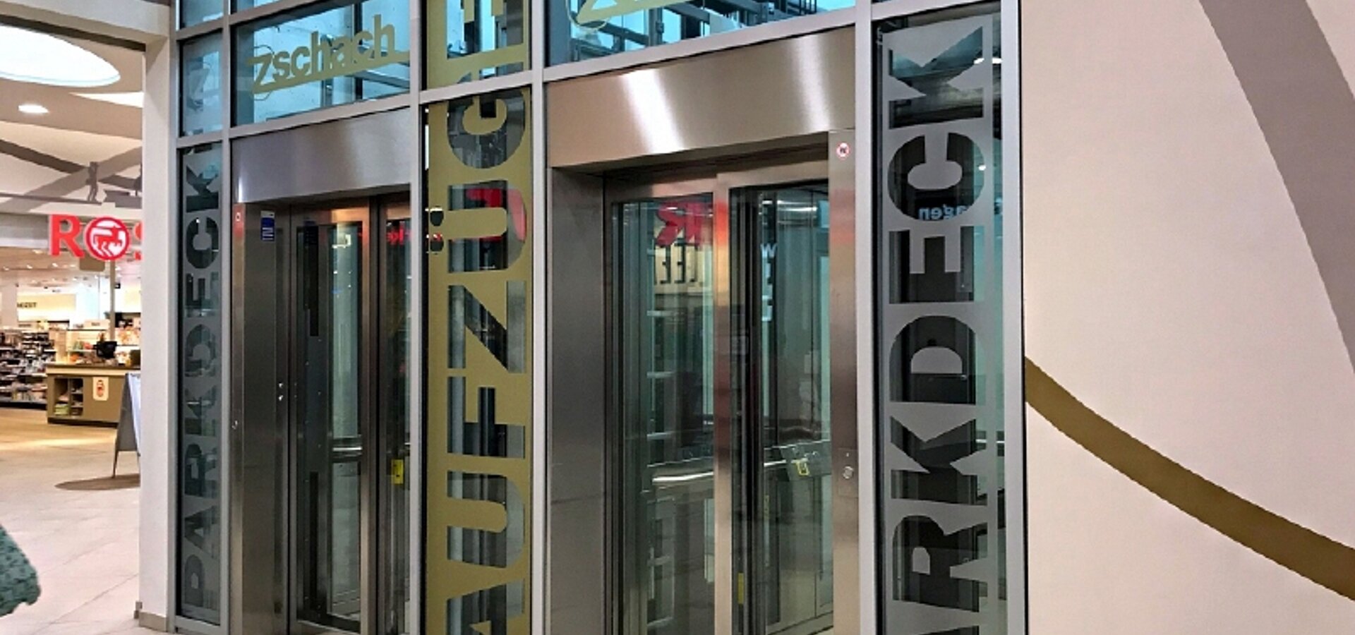 Aufzüge zum Parkdeck