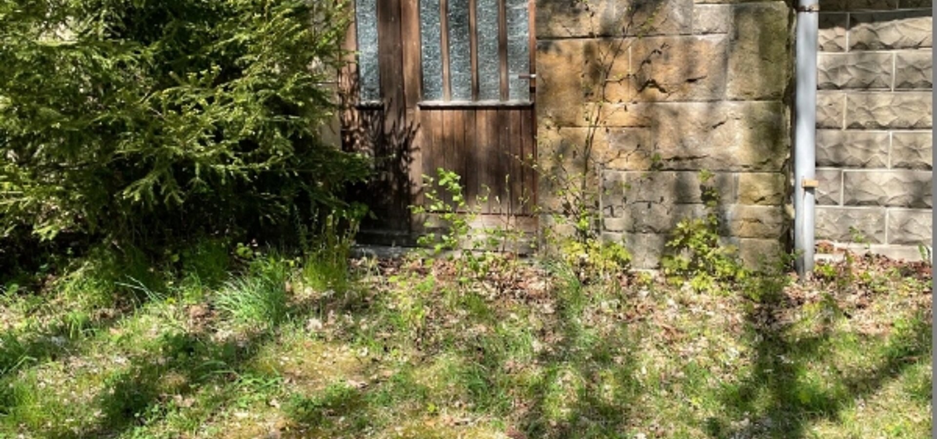 Abwasserschacht vor der Haustür