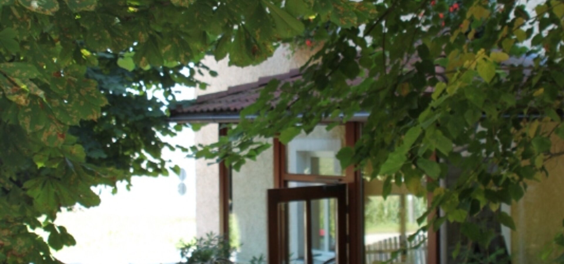 Haupteingang auf Nordost
