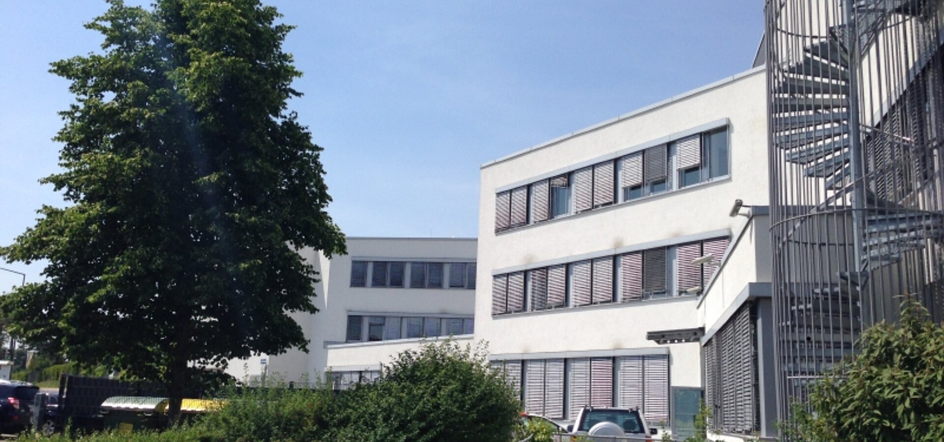 Ansicht mit Tiefgarageneinfahrt