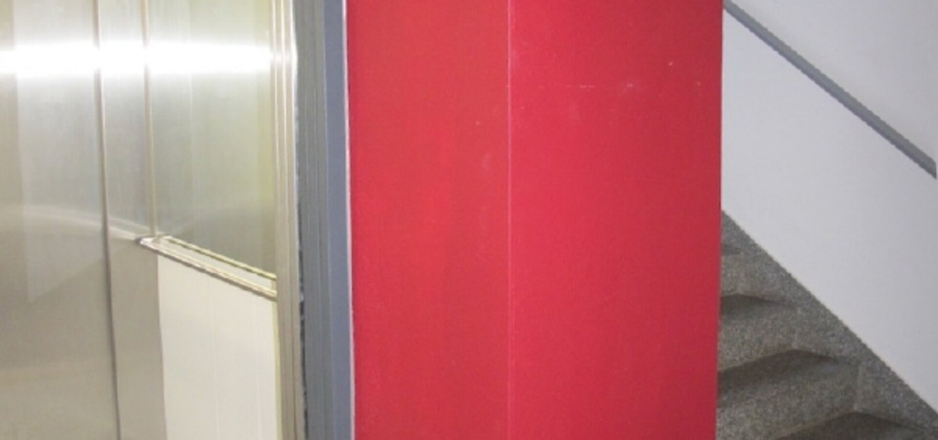 Treppenhaus mit Lift