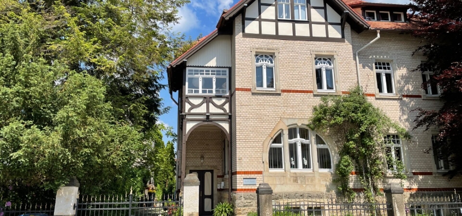 Haupteingang auf Süd