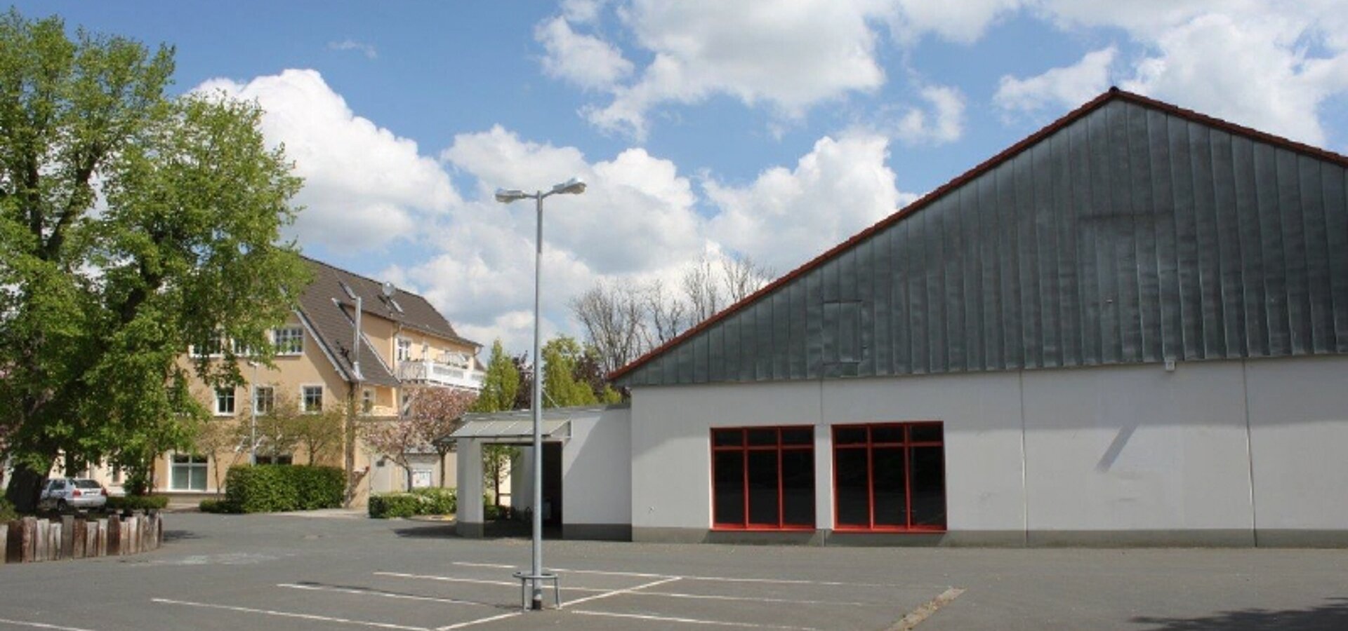 Außenansicht ehemaliger Supermarkt