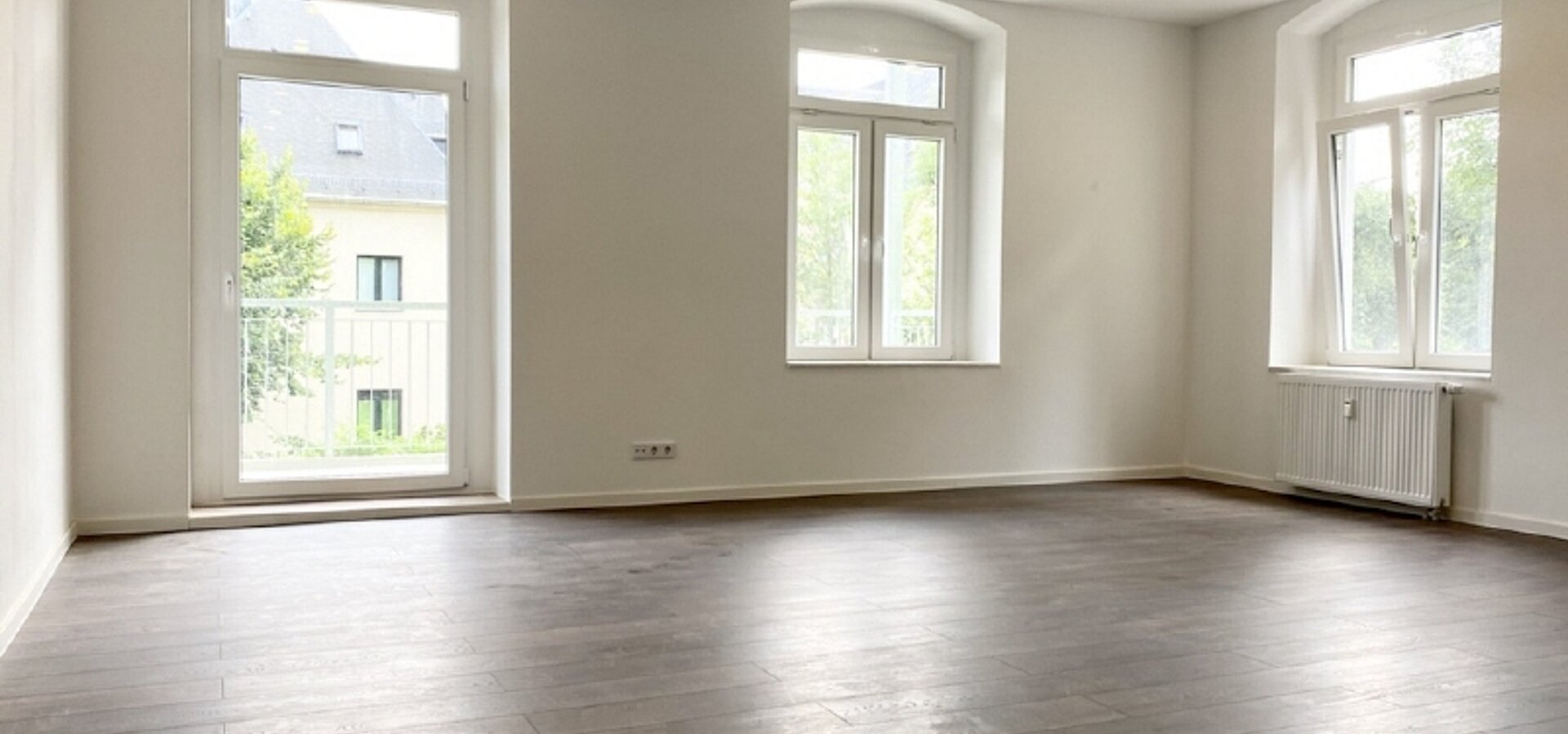 Wohnzimmer mit Balkon